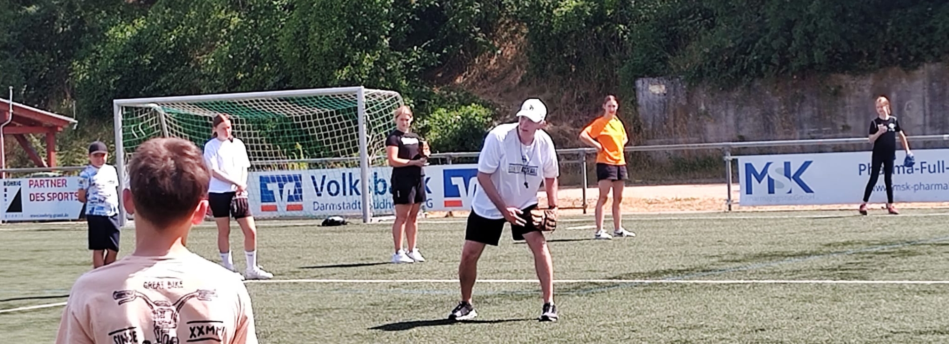 Doug Cassidy beim Erklärung der Sportart